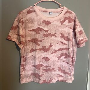 Old Navy Pink Camo T-Shirt Size Medium
